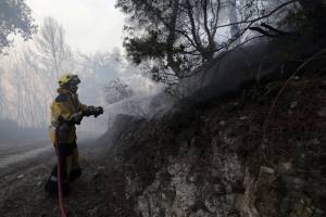 Francia, incendio in Costa Azzurra