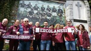 I tifosi dell'Ercolanese in visita al memoriale di Superga