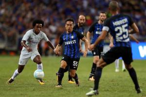 Inter, quante risate in allenamento: Nagatomo si improvvisa maestro di yoga