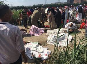Egitto, collisione tra due treni: almeno 29 morti e 80 feriti