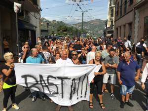 Ventimiglia in piazza: "Basta immigrati qui"