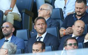 Totti ammette la sofferenza: "Vedere la partita dalla tribuna è durissima"