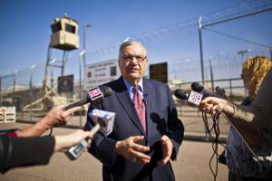 Bufera su Trump per la grazia ad Arpaio, sceriffo anti-immigrati