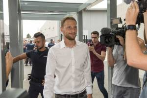 Hoewedes in tackle sullo Schalke: "Mi hanno sfiduciato togliendomi la fascia"