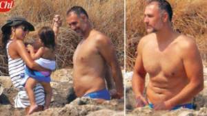 Raoul Bova (irriconoscibile e appesantito) in vacanza con la moglie