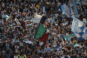 Ray-Ban, Clarks e cashmere: curva della Lazio impone il dress code