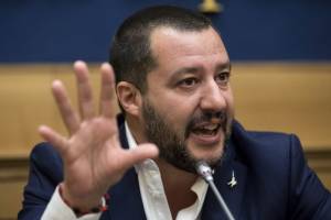 Lega, Salvini: "Dal notaio per liste pulite e no a governo col Pd"