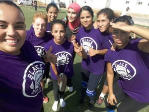 Le donne battono la jihad con il football americano