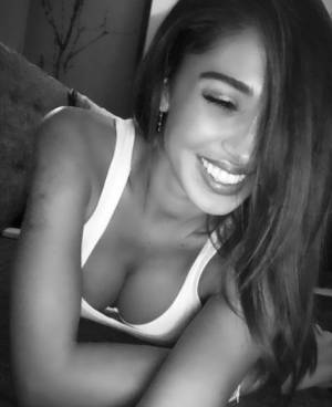 Belen Rodriguez, il selfie è sexy