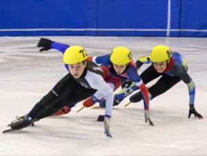 Short track, a Bergamo in gara i baby funamboli delle sfide sul ghiaccio