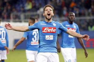 Serie A, il Napoli manda ko il Sassuolo e si riprende la vetta. Ko la Fiorentina