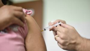 Vaccini, slitta l'obbligo: ​"A settembre tutti i bimbi a scuola"