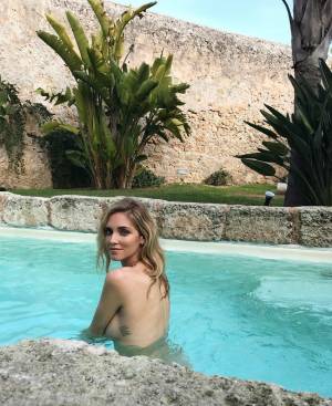 Chiara Ferragni, topless in Puglia