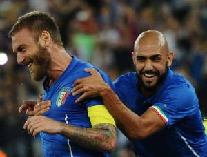 Simone Zaza con Daniele De Rossi in Nazionale