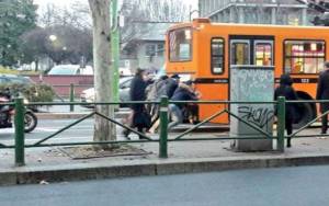 La 91 si ferma. E i passeggeri a spinta la riavviano