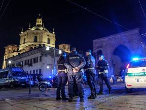 Colonne e Corso Como dove spaccio e movida resistono anche ai blitz