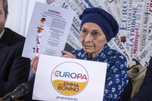 Migranti, piano choc di Bonino: "Permesso a 500mila irregolari"