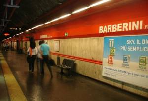 Roma, donna trascinata in metro: perizia scagiona il macchinista