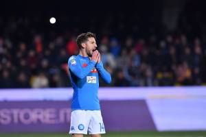 Il Napoli si riprende il primo posto: Benevento ko 2-0 e Juventus rimessa a distanza