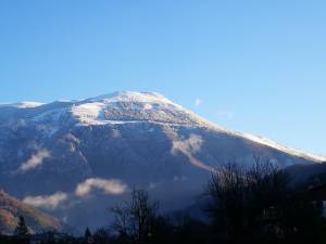 Casapound sul monte Giano: "Ripristinata la scritta Dux"