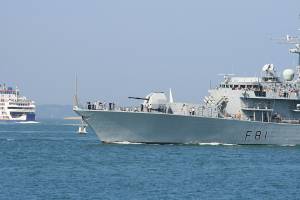 Il Regno Unito sfida Pechino: nave da guerra nel Mar Cinese