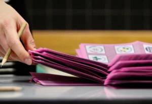 Elezioni in Sardegna, il centrosinistra (sconfitto) chiede il riconteggio delle schede a Cagliari