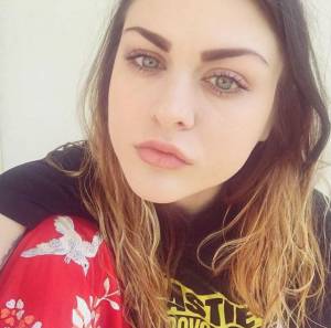 Frances Bean Cobain: "La mia battaglia contro l'alcol"