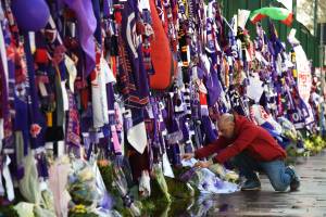 Camera ardente Astori: tanti i tifosi presenti per salutare il capitano