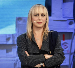 Confessione di Alessandra Celentano: "Ho una malattia, non posso più ballare. De Filippi vicina nei momenti più duri"