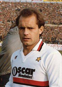 In coma l'ex milanista Ray Wilkins. La moglie: "La sua vita è in pericolo"