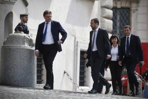 Il centrodestra avverte M5s: "Pronti a governare da soli"