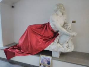 Savona, statua censurata per non offendere i musulmani