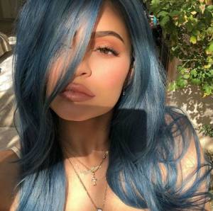 Kylie Jenner, scollatura hot su Instagram