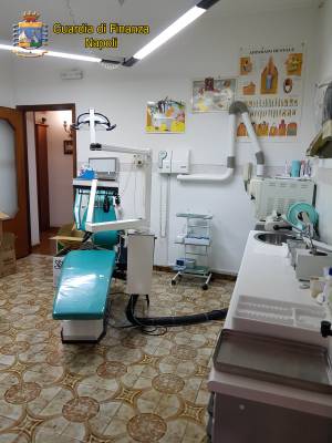 Falso dentista in studio fuorilegge, blitz della Gdf