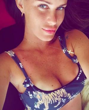 Natalie Weber, le foto più sexy della moglie di Mauro Zarate