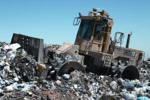 Genova, Bucci mantiene la promessa: riapre la discarica di Scarpino