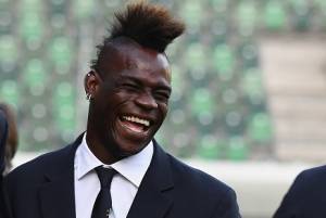 Balotelli sfida Salvini: fa il testimonial al "festival migrante" di Pontida