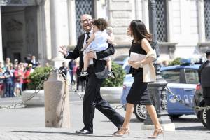 Famiglia, il ministro Fontana: "Servono la mamma e il papà"