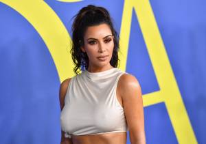 Kim Kardashian senza reggiseno sul red carpet