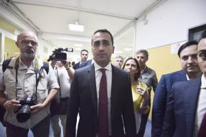 Di Maio rassicura la Nato: "Siamo alleati degli Stati Uniti, ma dialogare coi russi"