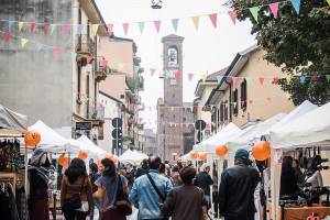 Passeggiando nei mercatini fra artigiani e l'arte del riciclo