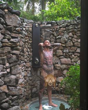 Wanda Nara si vendica di Icardi: lo fotografa nudo e posta su Instagram