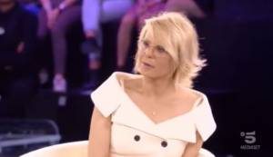 Amici, Maria De Filippi: "Mi sono laureata con 110 e lode". Poi si commuove ricordando sua madre