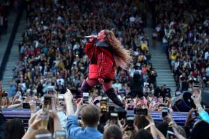 Beyoncé  e Jay-Z in tour mostrano le foto dei gemelli