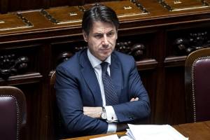 "Non accetto lezioni ipocrite". Conte pronto ad annullare la visita a Parigi