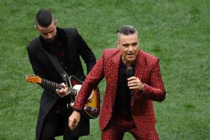 Lo show di Robbie Williams e Irina Garifullina durante la cerimonia d'apertura dei Mondiali