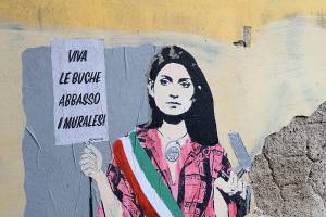 Raggi assolta in tribunale Roma condannata al declino