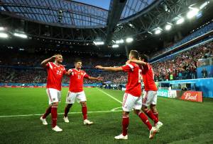 Mondiali 2018, la Russia batte 3-1 l'Egitto e vola agli ottavi. Ok Giappone e Senegal