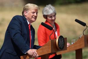 Trump: "Nessuna critica a May. Al via area di libero scambio"