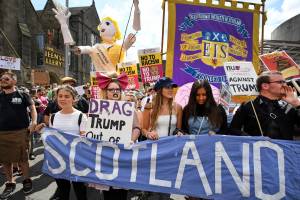 Scozia, manifestazione contro Trump